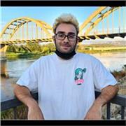 Profesor particular imparte clases de diferentes materias a alumnos de primária